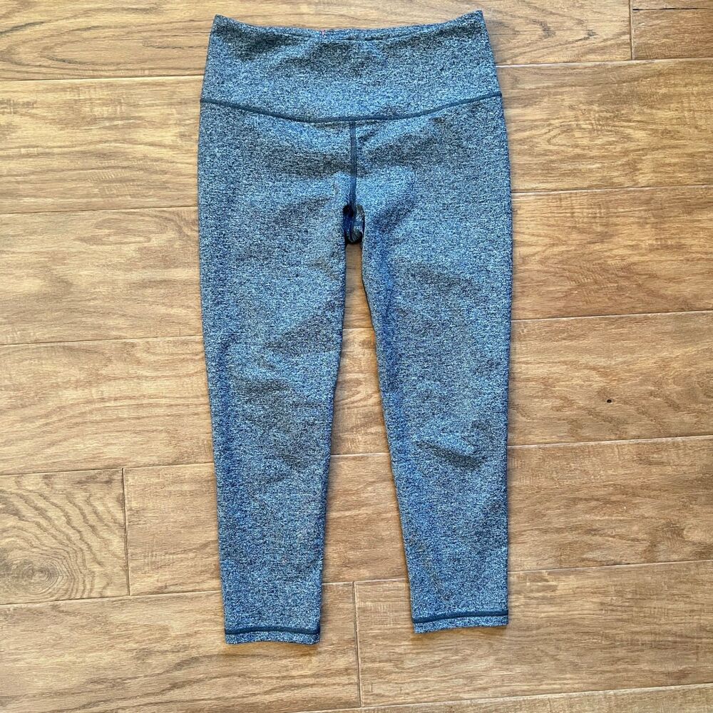 Victoria's Secret VSX Sport Knockout Capri Leggings Size S Heather Gray
